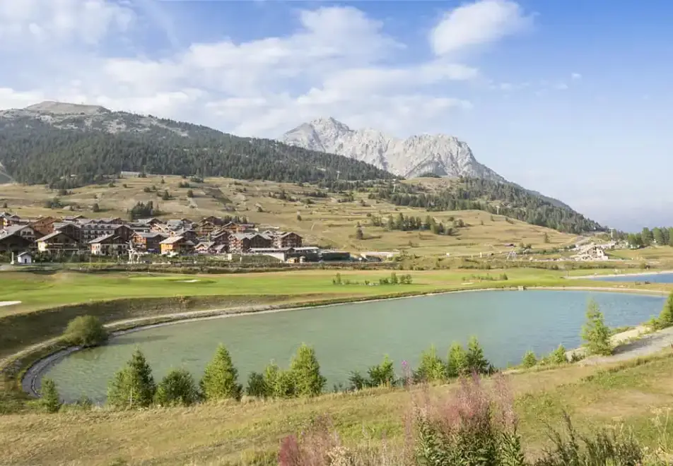 Hameau des Airelles, Montgenevre (self catered apartments)  (©Manu.Reyboz) - View over lake