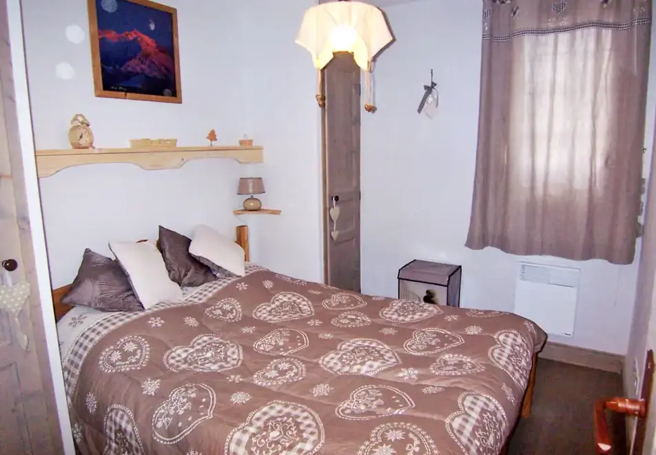 Les Granges des 7 Laux, Les 7 Laux (self catered apartments) - 1 bedroom sleeps 4