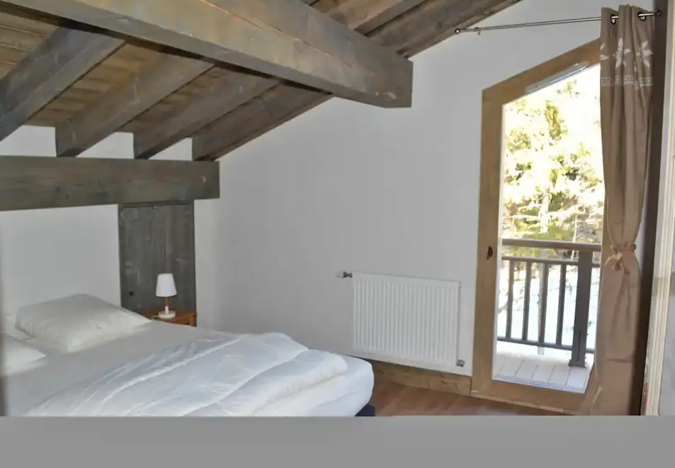 Les Granges des 7 Laux, Les 7 Laux (self catered apartments) - 3 bedroom sleeps 11