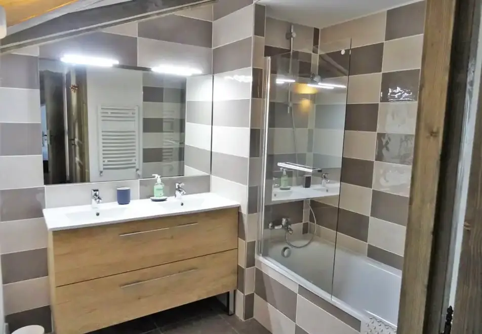 Les Granges des 7 Laux, Les 7 Laux (self catered apartments) - 3 bedroom sleeps 11