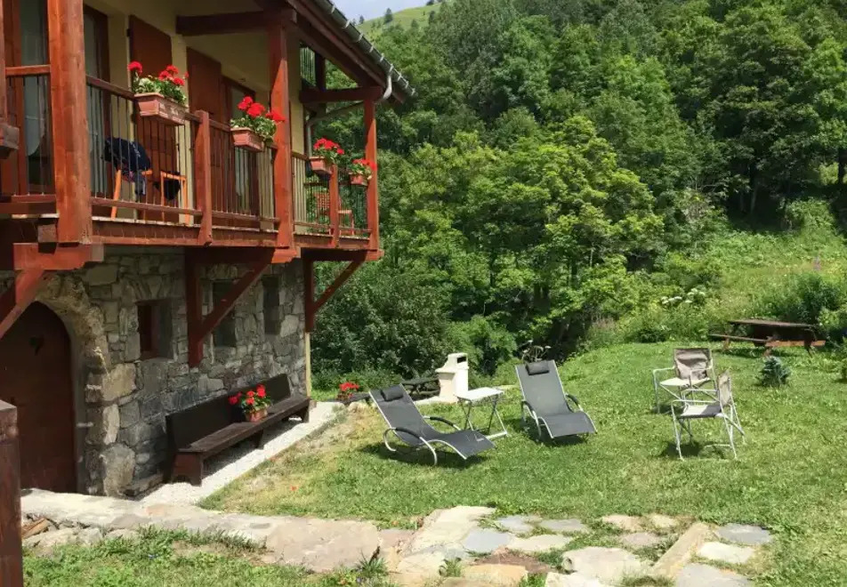 Les Fermes du Planet 1-4 garden, Valloire (self catered apartment)