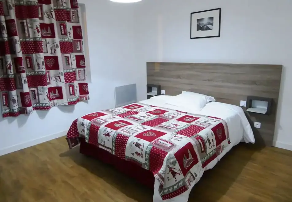 Les Balcons d'Aurea, Auris en Oisans (self catered apartments) - Double bedroom