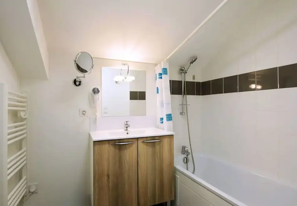 Les Balcons d'Aurea, Auris en Oisans (self catered apartments) - Bathroom