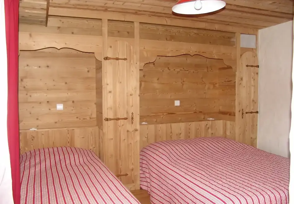 Fleurs Ancolie, Les Gets (self catered apartment) - Ancolie Triple Bedroom