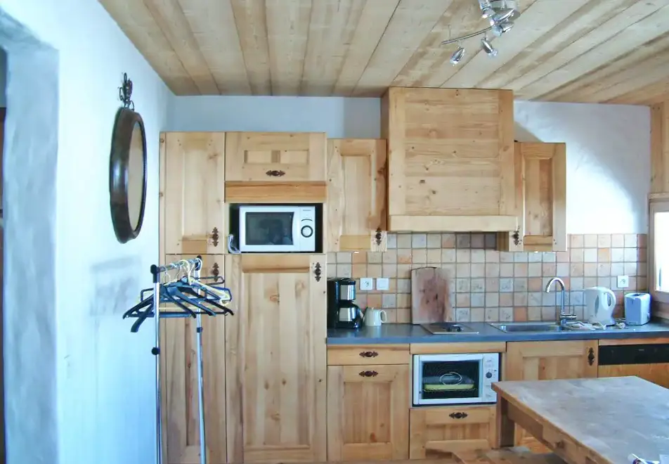 Fleurs Arnica, Les Gets (self catered apartment) - Arnica Kitchen/Diner