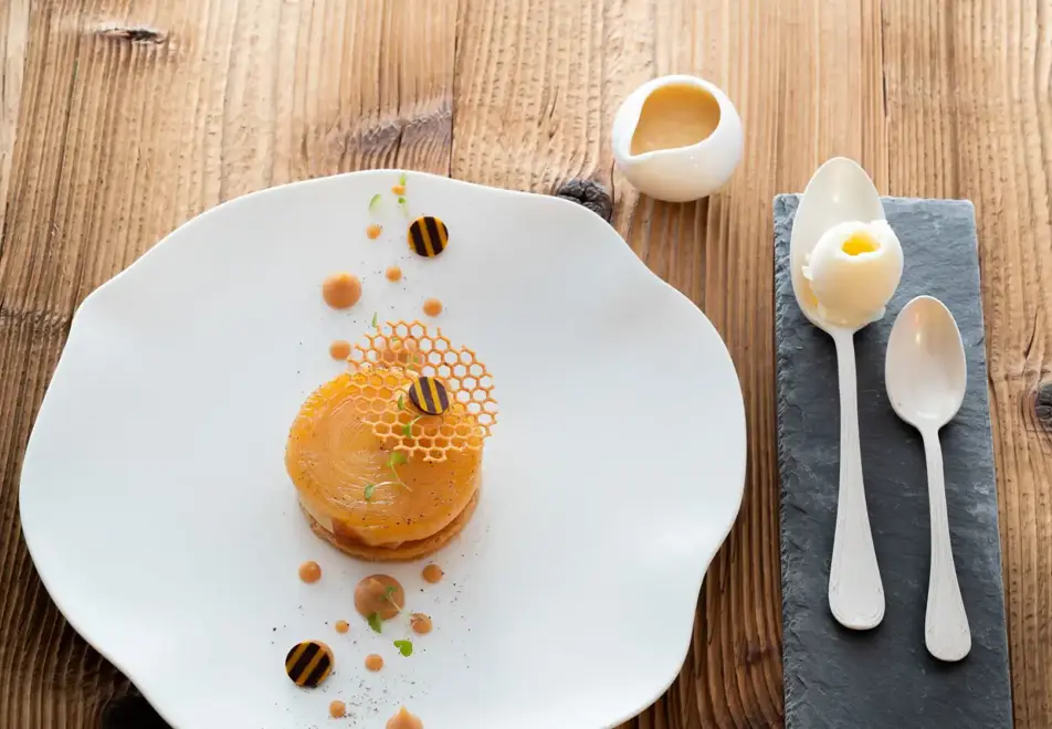 Chalet Mounier, Les Deux Alpes (Hotel) - Restaurant food