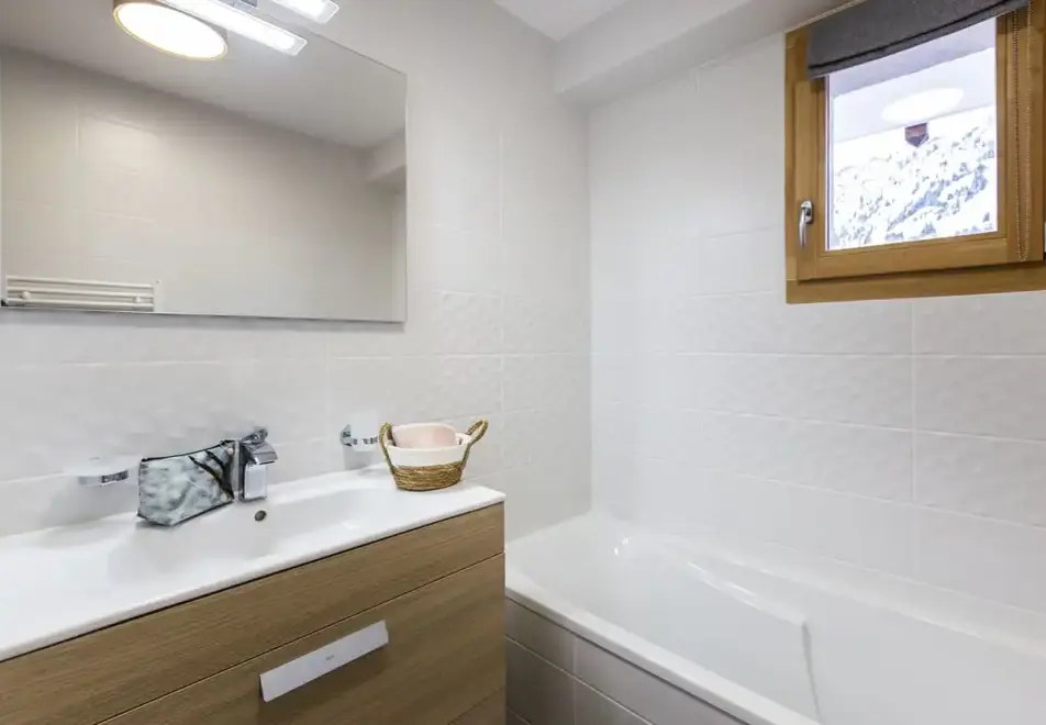 Le Saphir, Vaujany (Self Catered Apartments) - Bathroom