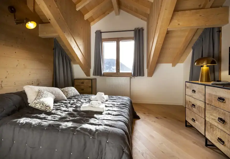 Le Saphir, Vaujany (Self Catered Apartments)  - Double bedroom