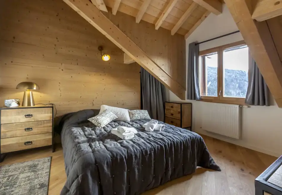 Le Saphir, Vaujany (Self Catered Apartments)  - Double bedroom
