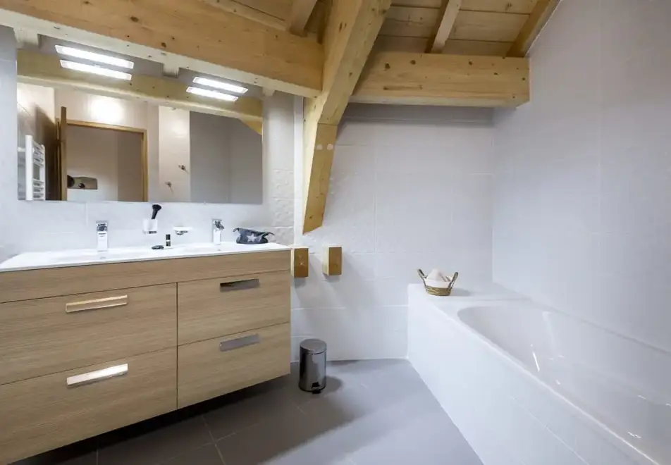 Le Saphir, Vaujany (Self Catered Apartments) - Bathroom