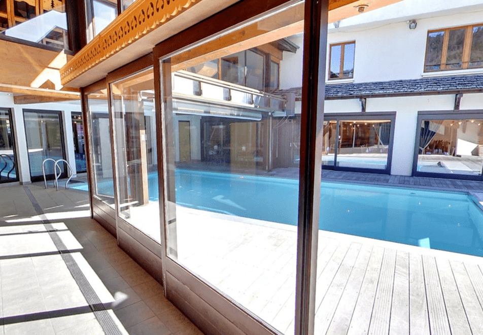 Le Petit Dru, Morzine (Hotel) - Indoor/outdoor pool