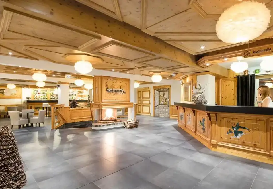 Le Petit Dru, Morzine (Hotel) - Reception