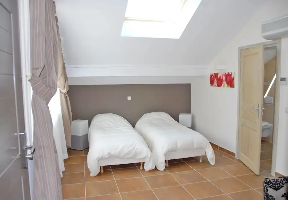 Les Chataigniers, Annecy (self catered apartments) - Twin bedroom