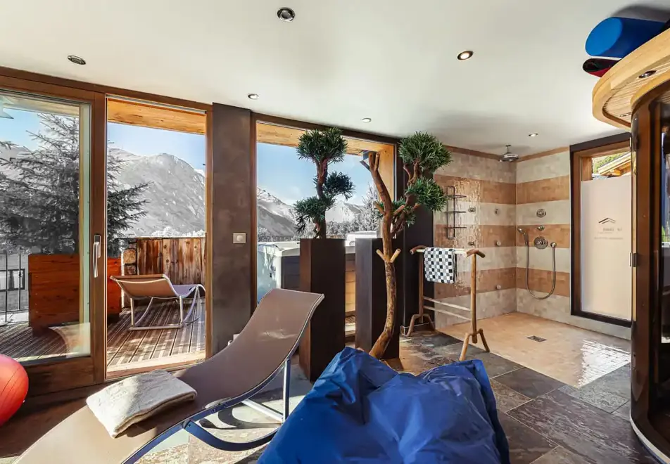 Le Chalet Martine, St Martin de Belleville (catered chalet) - Spa area and outdoor hot tub