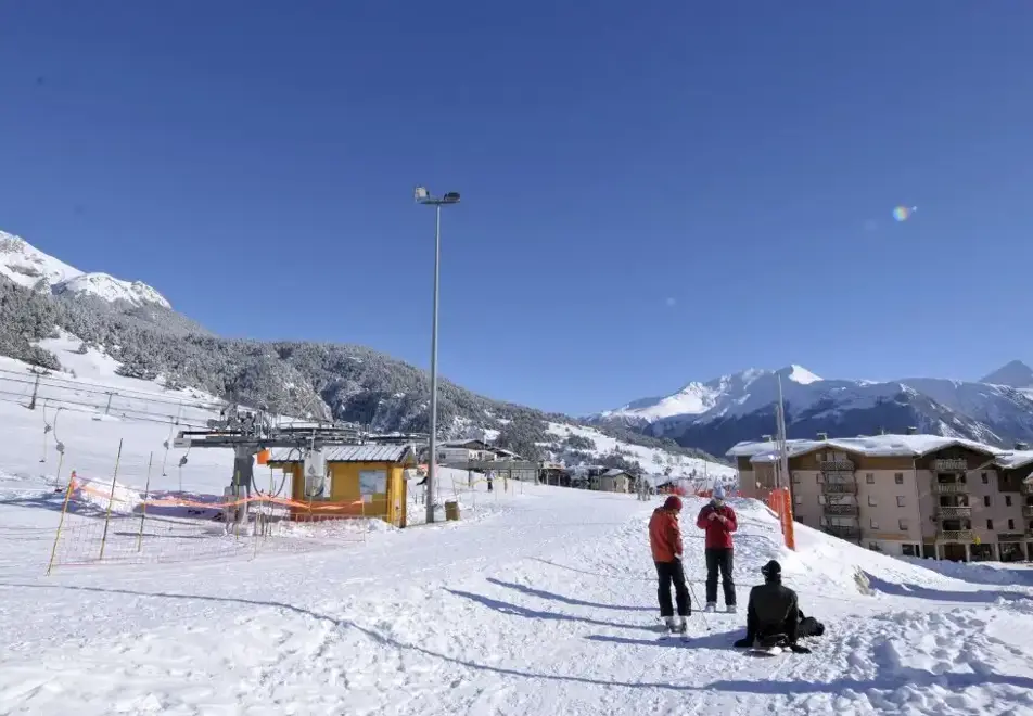 Flocons d'Argent, Aussois (self catered apartments) - Right on the snowfront