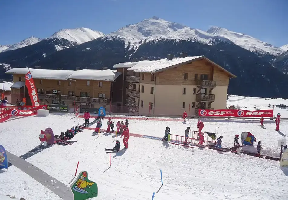 Flocons d'Argent, Aussois (self catered apartments) - Right by the ESF ski school