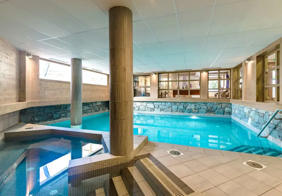 Les Fermes Emiguy, Les Gets (self catered apartments) - Indoor pool