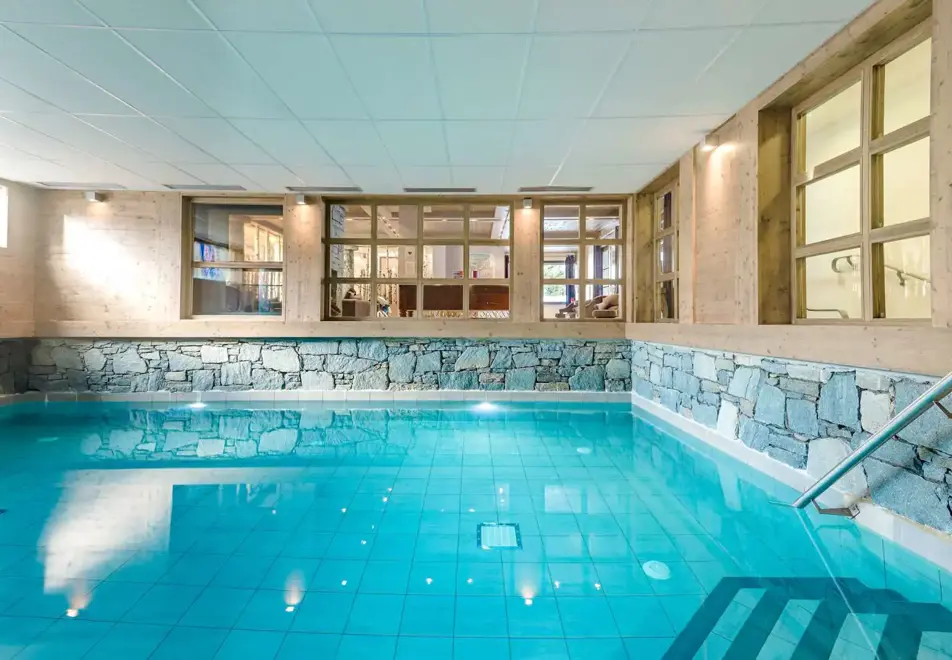 Les Fermes Emiguy, Les Gets (self catered apartments) - Indoor pool