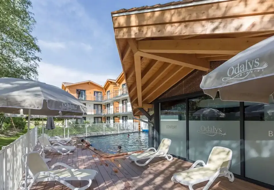 Isatis, Chamonix (self catered apartments) - Outdoor pool
