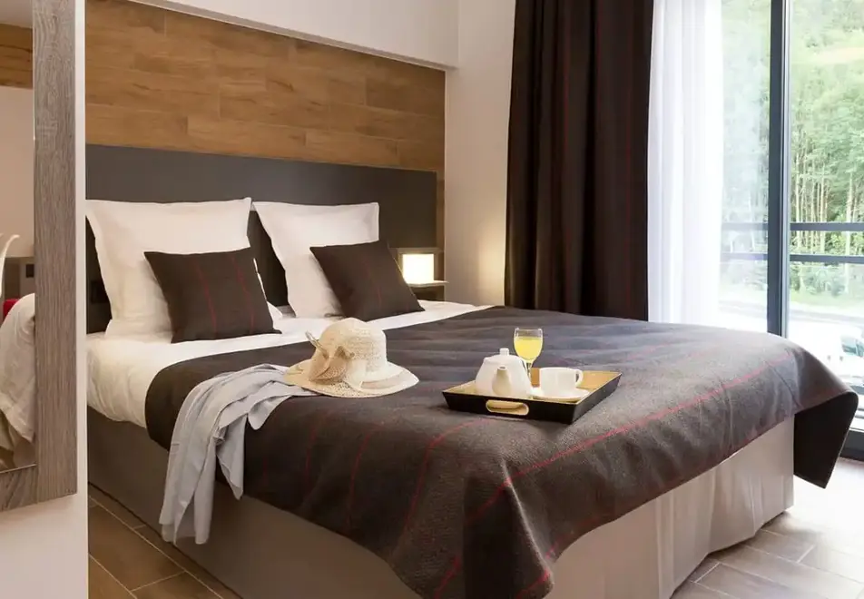 Isatis, Chamonix (self catered apartments) - Double bedroom