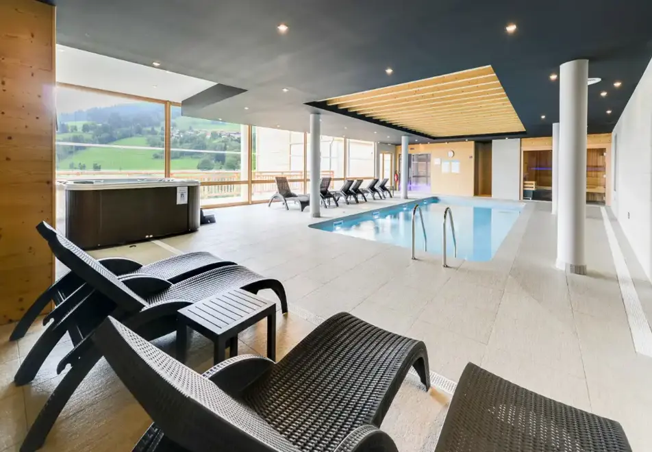 Les Fermes du Mont Blanc, Combloux (self catered apartments) - Indoor pool