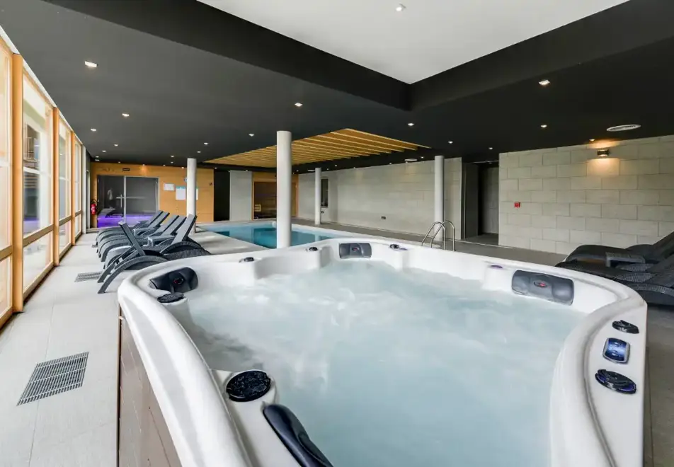 Les Fermes du Mont Blanc, Combloux (self catered apartments) - Hot tub