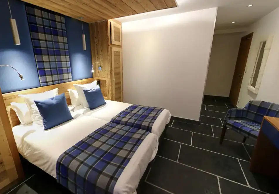 Chalet Delphine 7, Les Gets (self catered chalet) - Twin bedroom