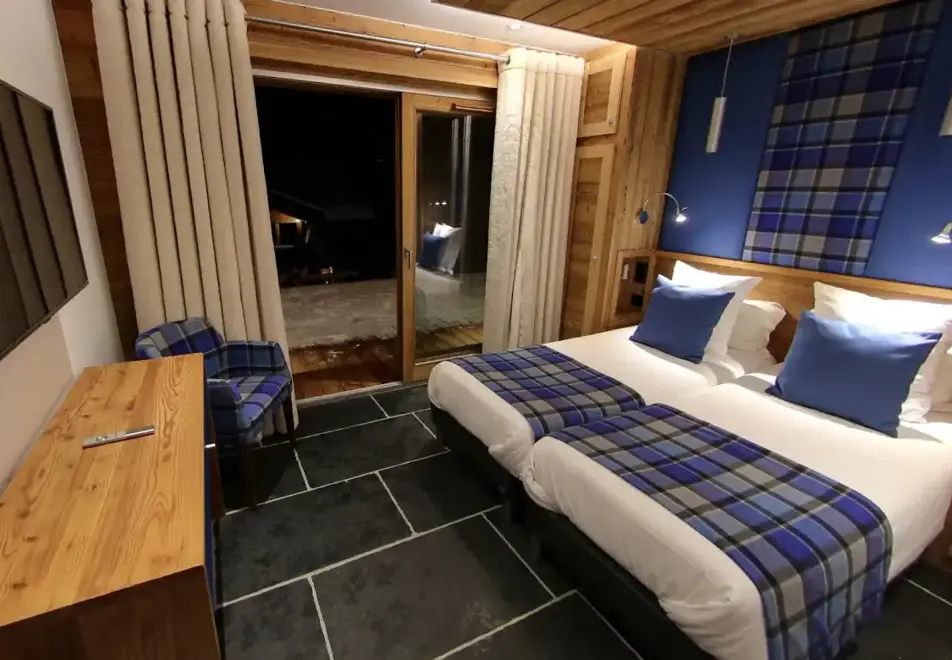Chalet Delphine 7, Les Gets (self catered chalet) - Twin bedroom