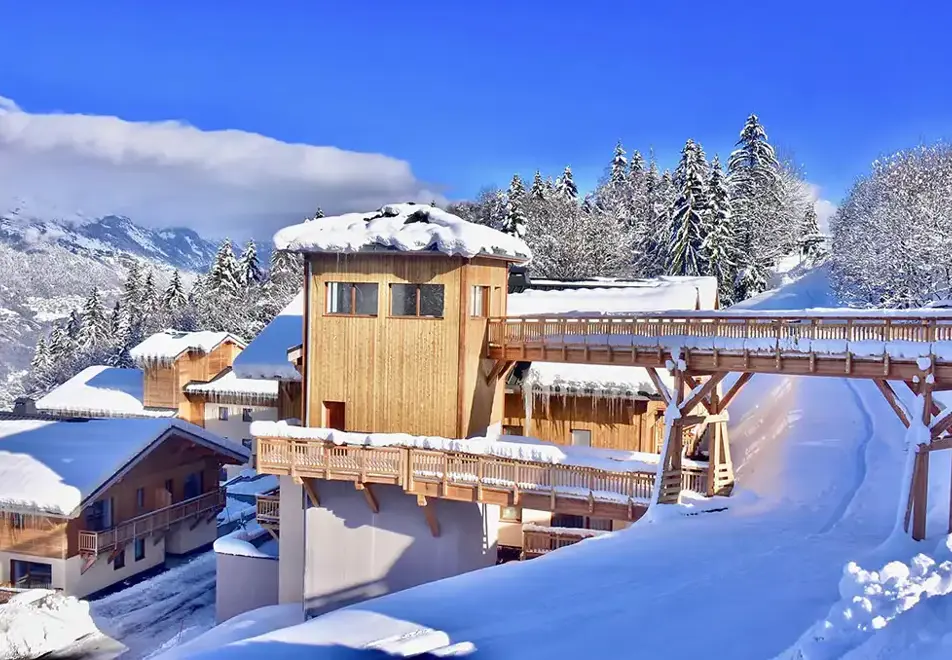 Chalet des Pistes, Combloux (self catered apartments) - Slope access