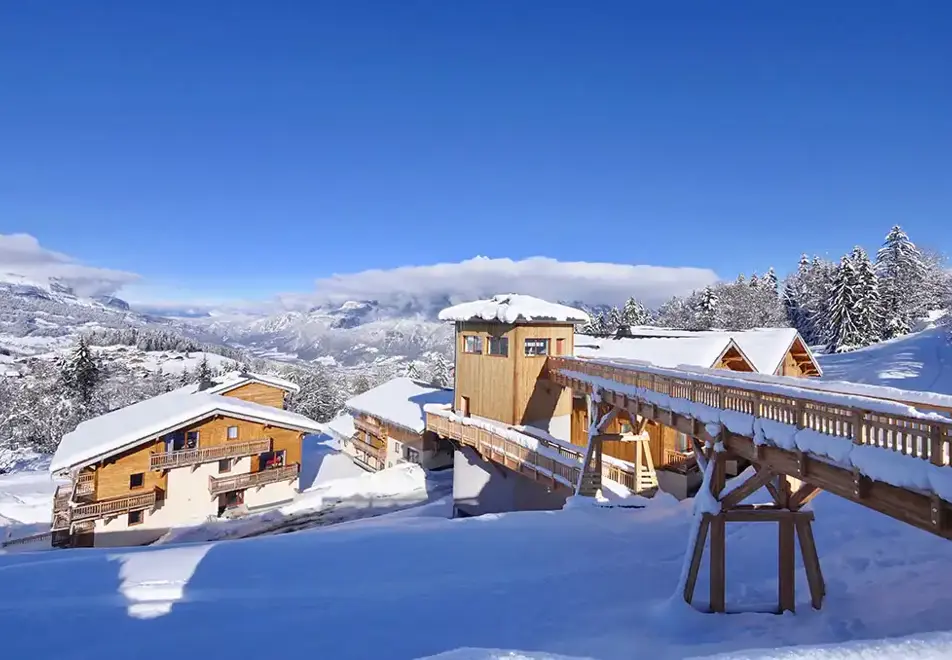 Chalet des Pistes, Combloux (self catered apartments) - Slope access