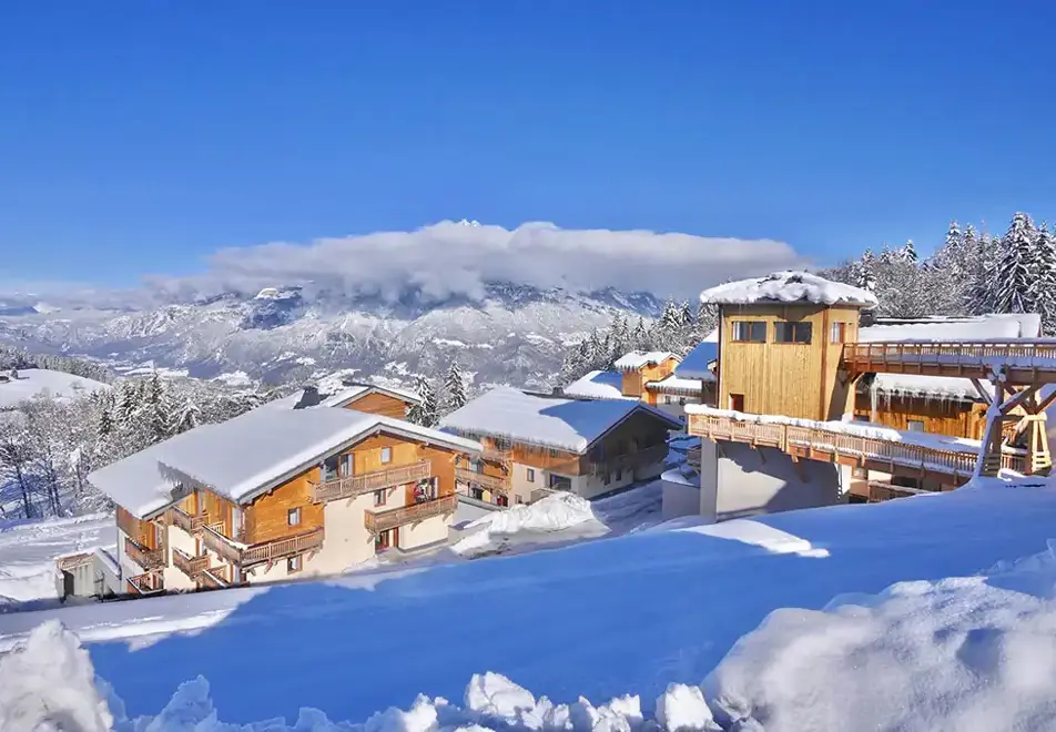 Chalet des Pistes, Combloux (self catered apartments) - Slope access