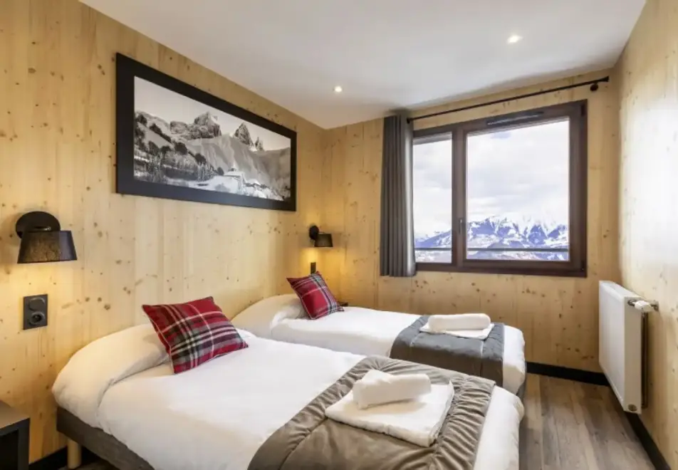 Etoile des Sybelles, Le Corbier (self catered apartments) - Twin bedroom