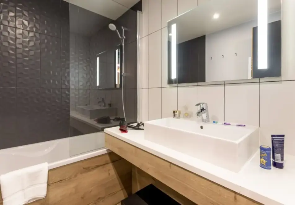 Etoile Des Sybelles, Le Corbier (Self Catered Apartments) - Bathroom