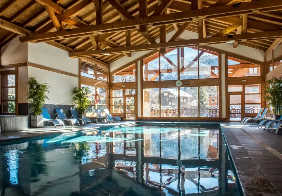 La Reine des Pres, Samoens (self catered apartments) - Indoor pool