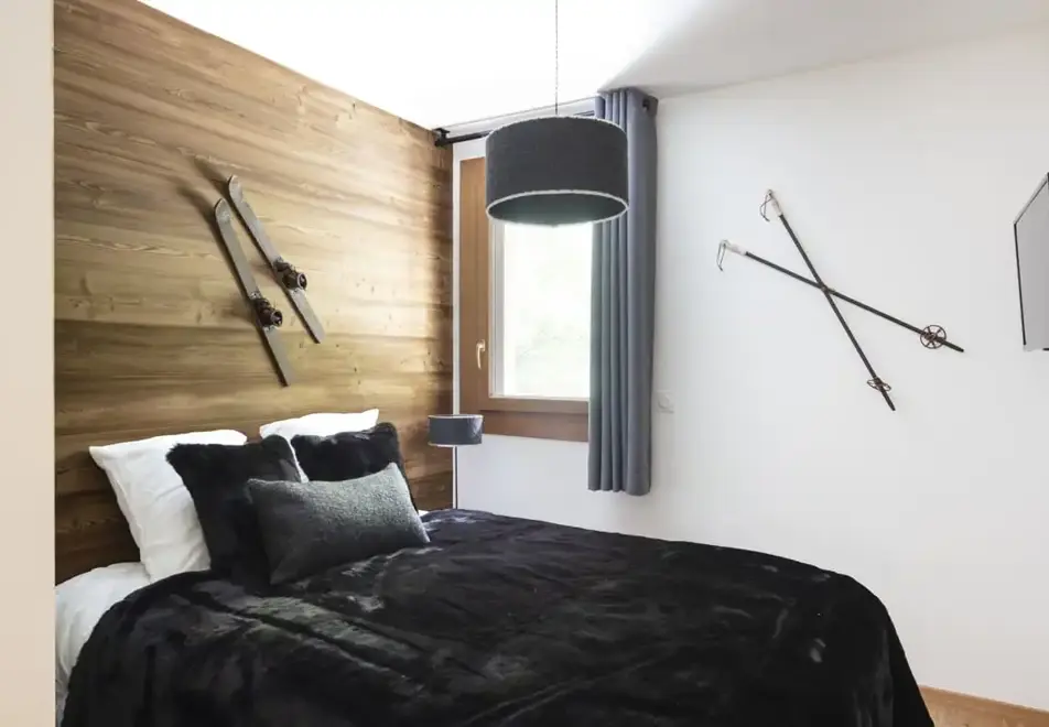 Les 3 Sophies, Morzine (Self Catered Apartments) - Typical double bedroom
