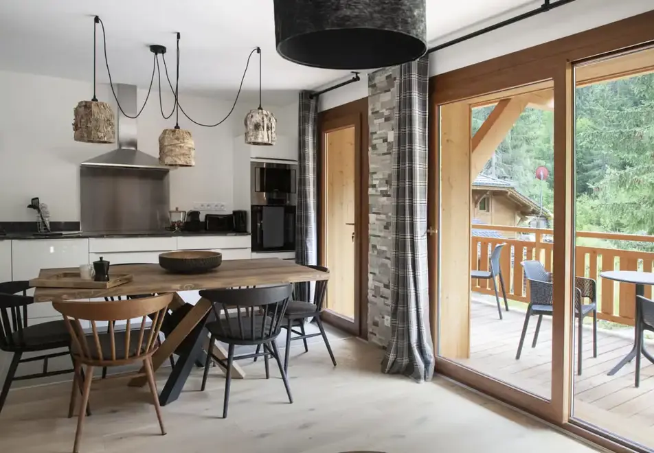 Les 3 Sophies, Morzine (Self Catered Apartments) - Typical kitchen/diner
