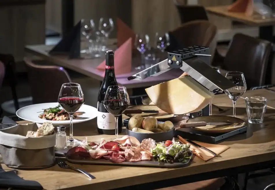 Base Camp Lodge, Bourg St Maurice (Hotel) - Restaurant food