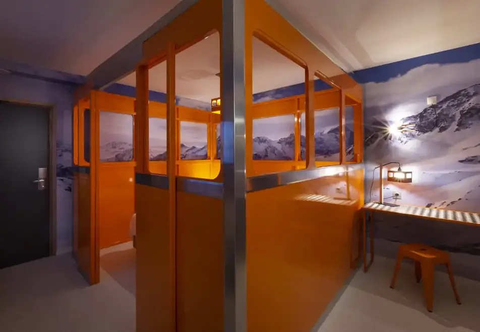 Base Camp Lodge, Bourg St Maurice (Hotel) - Telepherique room