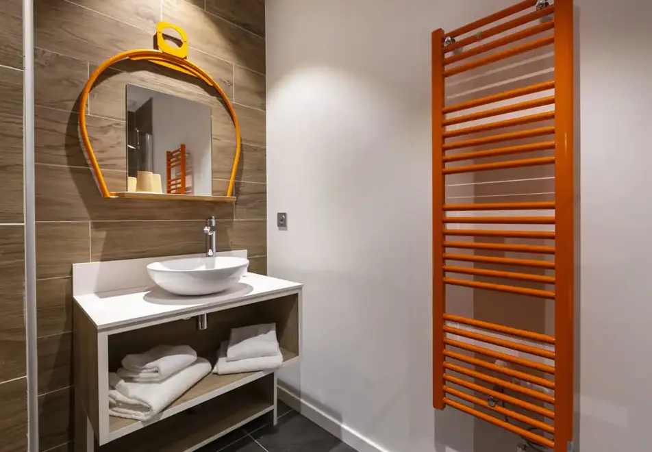 Base Camp Lodge, Bourg St Maurice (Hotel) - Telepherique room