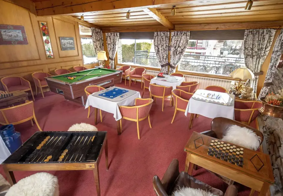 Neige et Roc, Samoens (hotel & apartments) - Billiard room