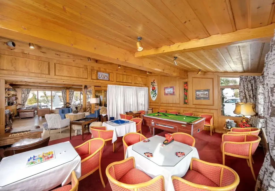 Neige et Roc, Samoens (hotel & apartments) - Billiard room