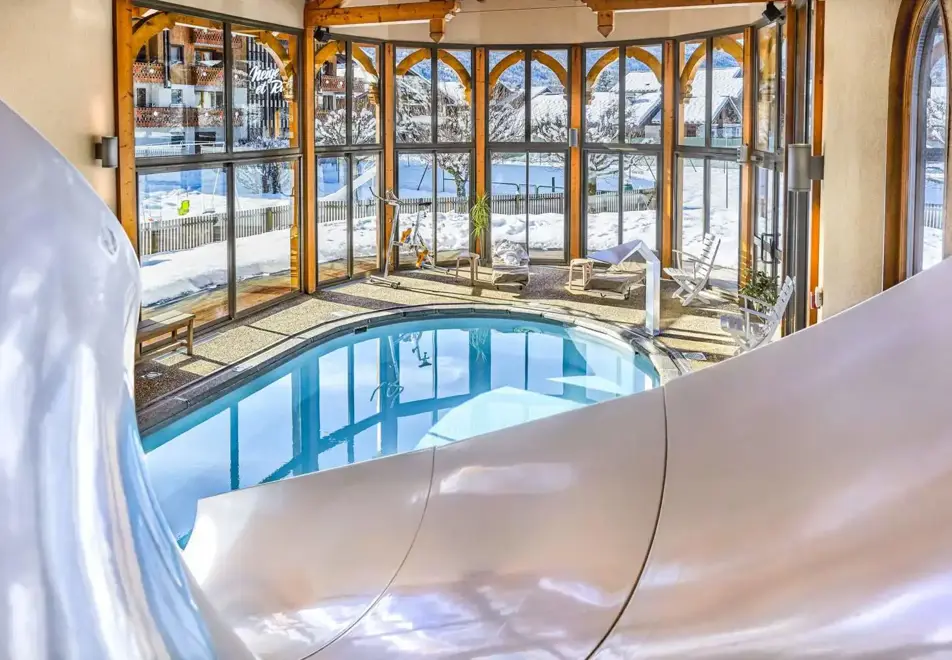 Neige et Roc, Samoens (hotel & apartments) - Indoor pool