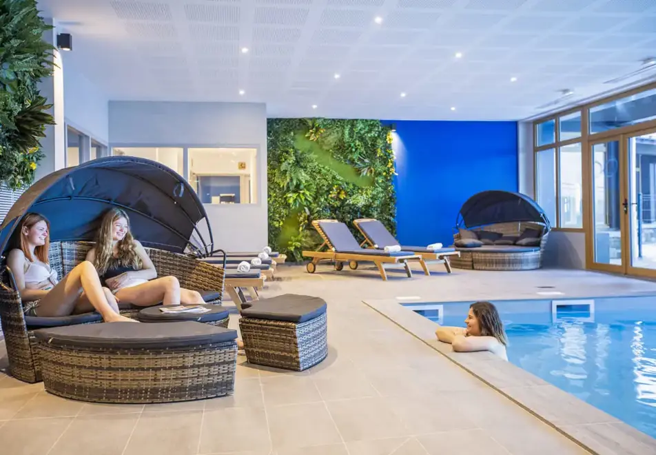 Les Clarines, Les Deux Alpes (self catered apartments) (©Manureyboz) - Indoor/outdoor pool