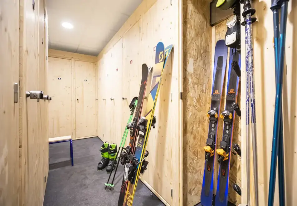 Les Clarines, Les Deux Alpes (self catered apartments) (©Manureyboz) - Ski room