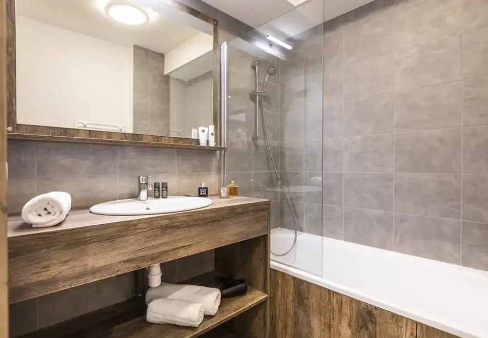 Les Clarines, Les Deux Alpes (self catered apartments) (©Manureyboz) - Typical style 1 bed confort 4