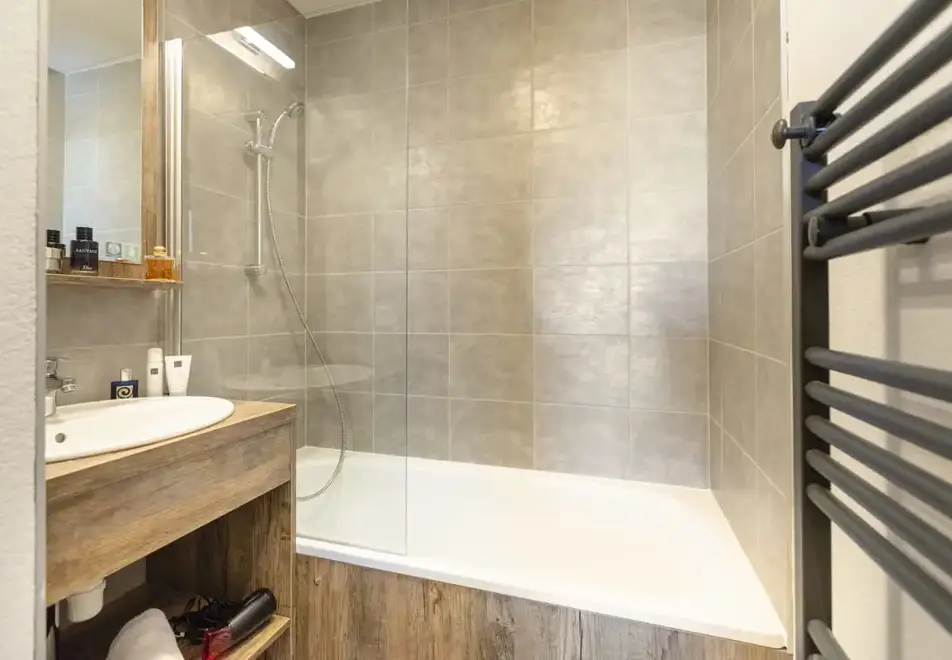 Les Clarines, Les Deux Alpes (self catered apartments) (©Manureyboz) - Typical style 2 bed famille 6