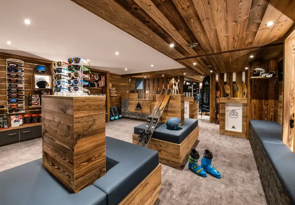 Kinabalu, Les Gets (self catered apartments) - Ski shop