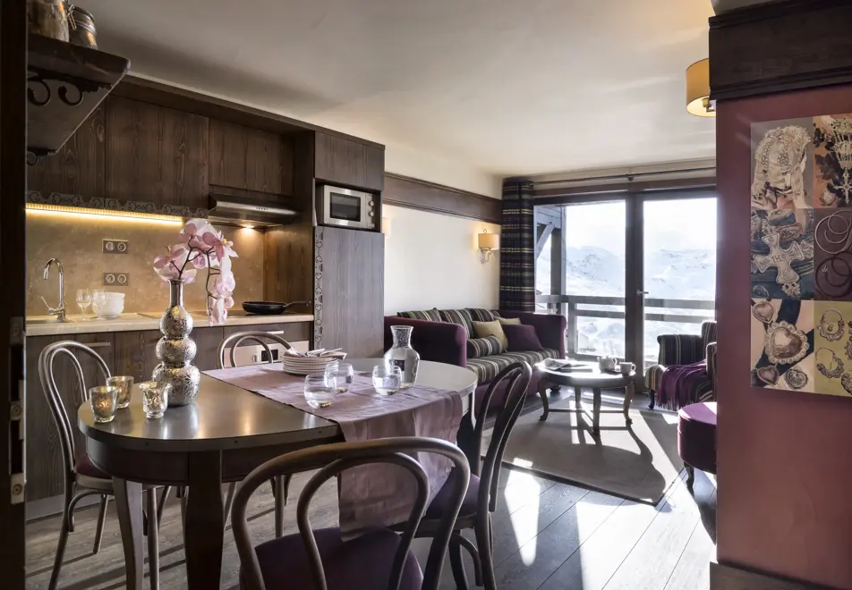 Le Hameau du Kashmir, Val Thorens (self catered hotel & apartments) - Typical apartment style (©Studio Bergoend)