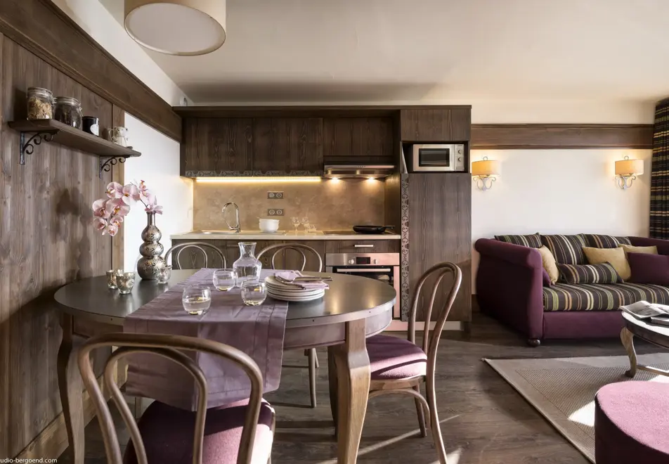 Le Hameau du Kashmir, Val Thorens (self catered hotel & apartments) - Typical apartment style (©Studio Bergoend)