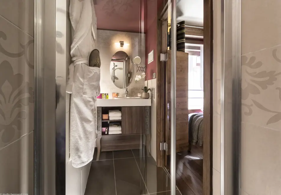 Le Hameau du Kashmir, Val Thorens (self catered hotel & apartments) - Typical suite famille style (©Studio Bergoend)